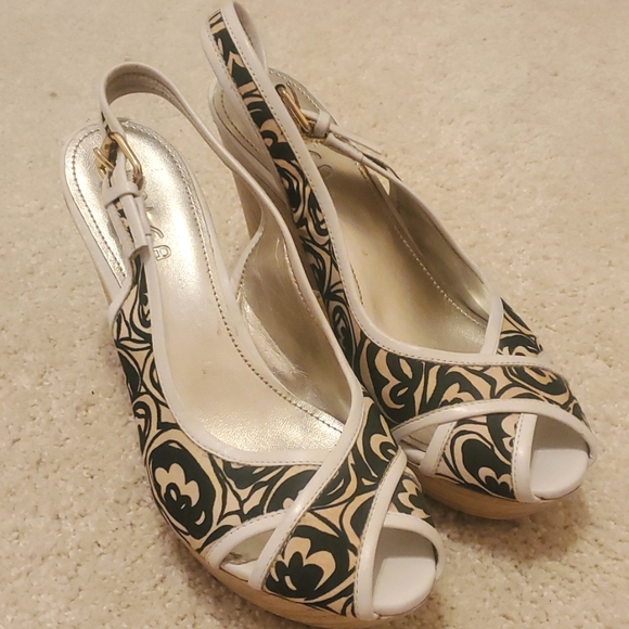 Unisa Platform Wedge Sandals, 6M - Picture 2 of 5